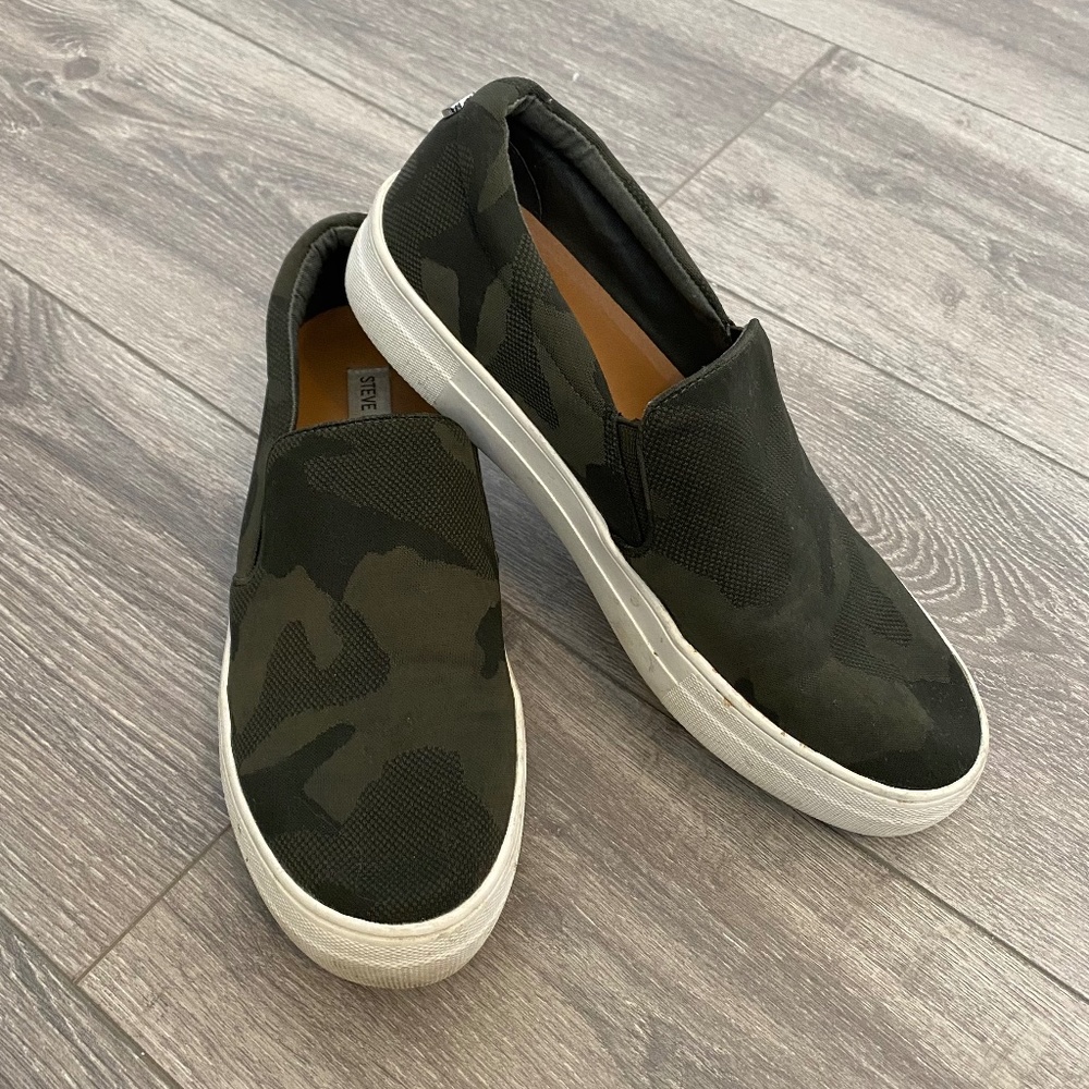 GREAT CONDITION Steve Madden Gills Slip-On Sneakers - Camouflage; Size 9